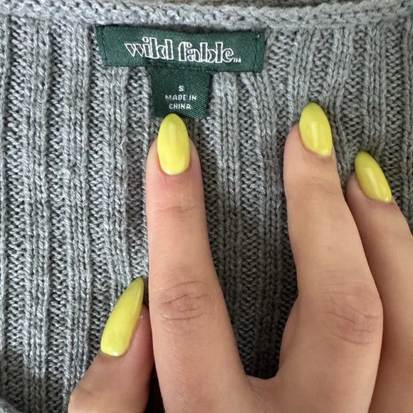 Gray Ribbed Cropped V-Neck Sweater - Picture 4 of 5